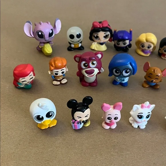 Disney Doorables Lot #8C - Picture 2 of 4